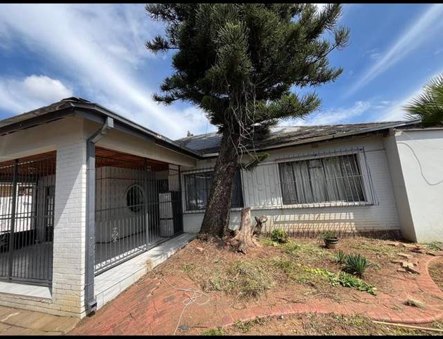 7 BEDROOM HOUSE FOR SALE IN ORANGE GROVE